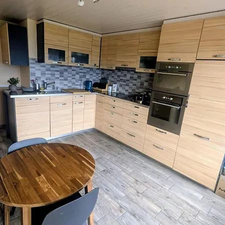 Stunning Alpine Views 3 Bedroom *